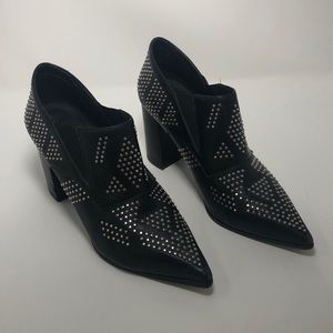 SEE BY CHLOÉ - Carnaby shine black studded bootie
